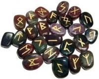 Les Runes, un alphabet divinatoire